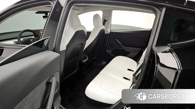 Tesla Model Y 2024 Черный из Кореи, фото 2