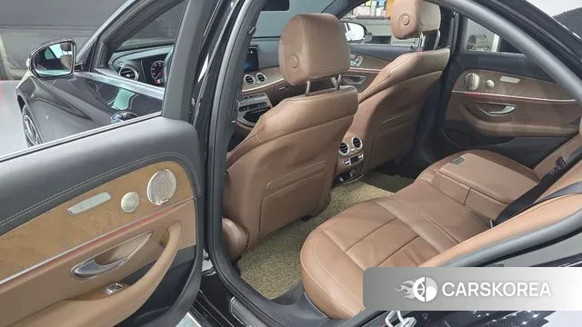 Mercedes-Benz E-Class W213 2021 Черный из Кореи, фото 2