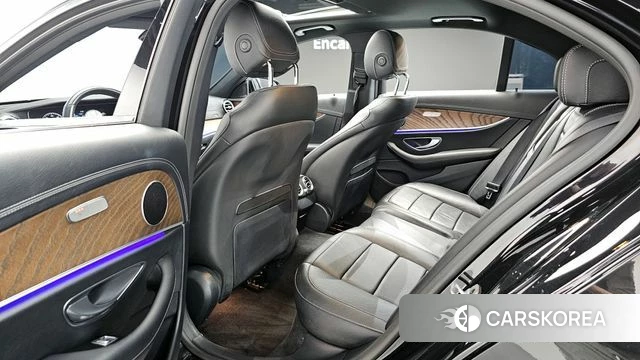 Mercedes-Benz E-Class W213 2022 Черный из Кореи, фото 2