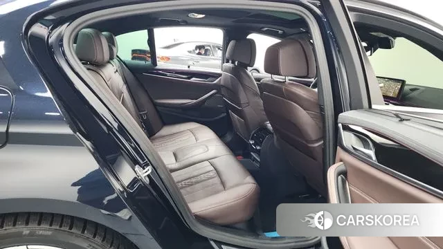 BMW 5 Series (G30) 2023 Черный из Кореи, фото 2