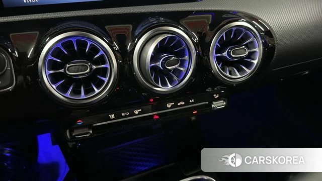 Mercedes-Benz A-Class W177 2025 Белый из Кореи, фото 2