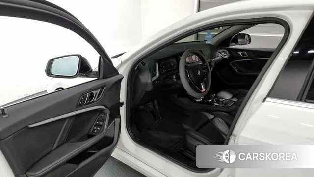 BMW 1 Series (F40) 2021 Белый из Кореи, фото 2