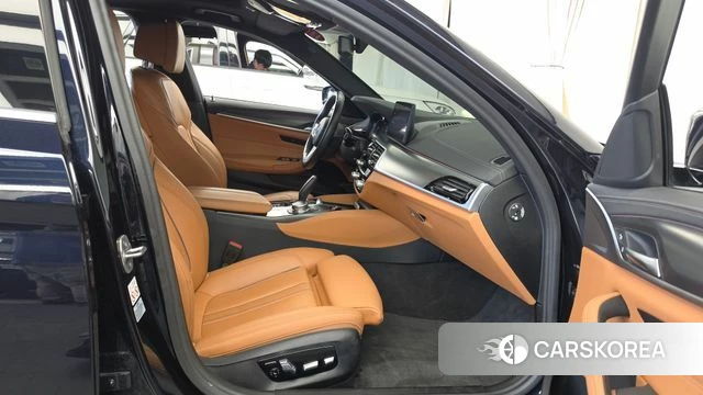 BMW 5 Series (G30) 2022 Черный из Кореи, фото 2
