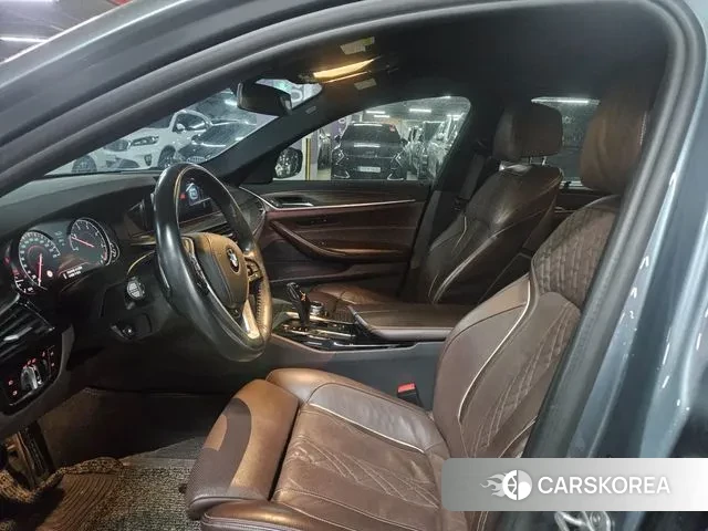 BMW 5 Series (G30) 2018 Серебристо-серый из Кореи, фото 2