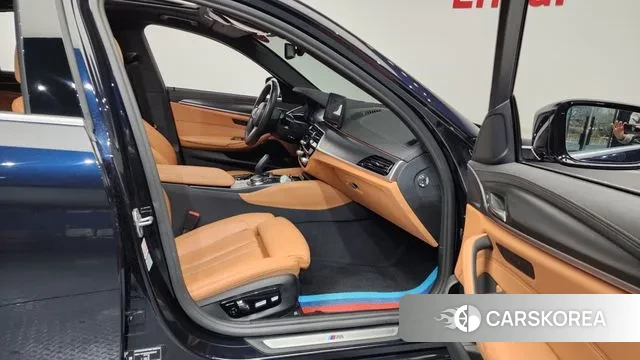 BMW 5 Series (G30) 2022 Черный из Кореи, фото 2