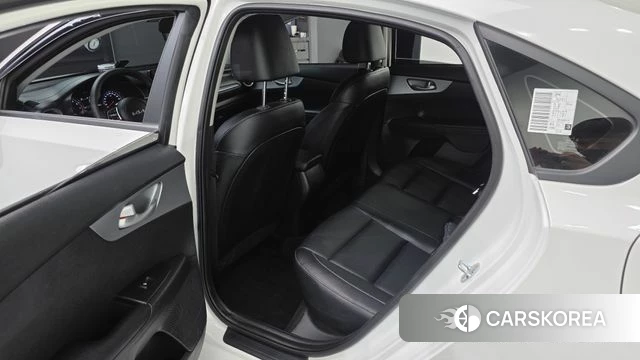 Kia The New K3 2nd generation 2024 Белый из Кореи, фото 2