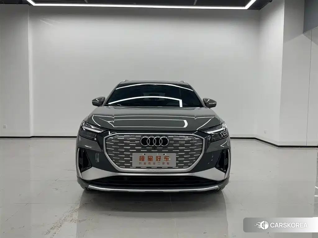 Audi Q4 2023 Silver/gray из Китая, фото 2