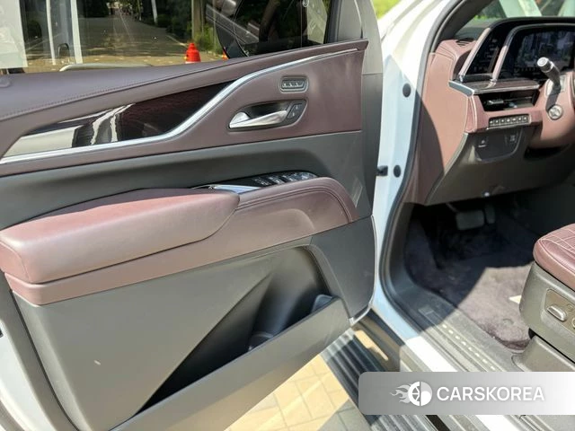 Cadillac Escalade 5th Generation 2022 Белый из Кореи, фото 2