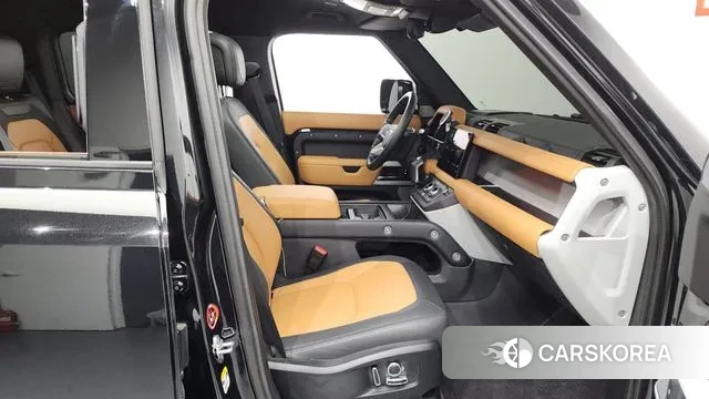 Land Rover Defender (L663) 2023 Черный из Кореи, фото 2