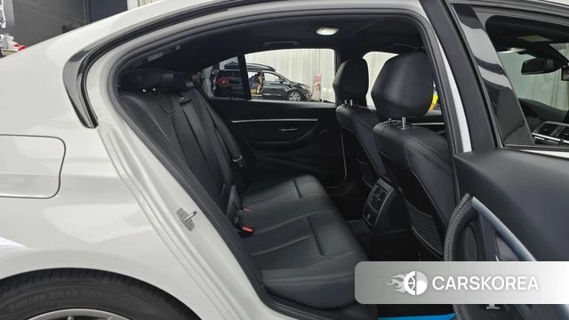 BMW 3 Series (F30) 2018 Белый из Кореи, фото 2