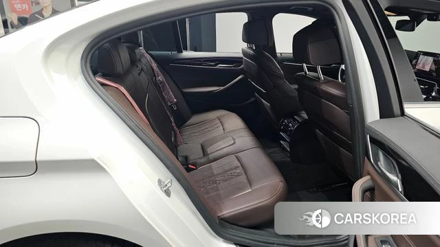 BMW 5 Series (G30) 2021 Белый из Кореи, фото 2