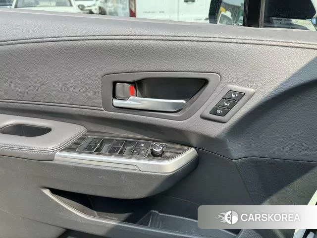 Toyota Saina 2023 Белый из Китая, фото 2