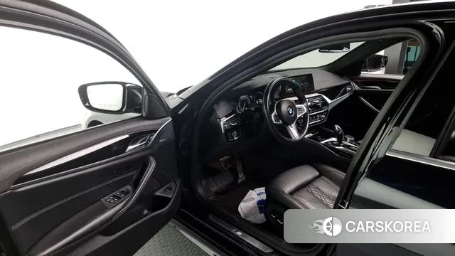 BMW 5 Series (G30) 2018 Черный из Кореи, фото 2