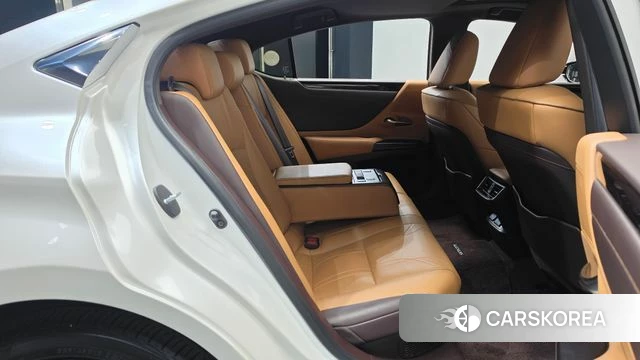 Lexus ES300h 7th generation 2020 Белый из Кореи, фото 2