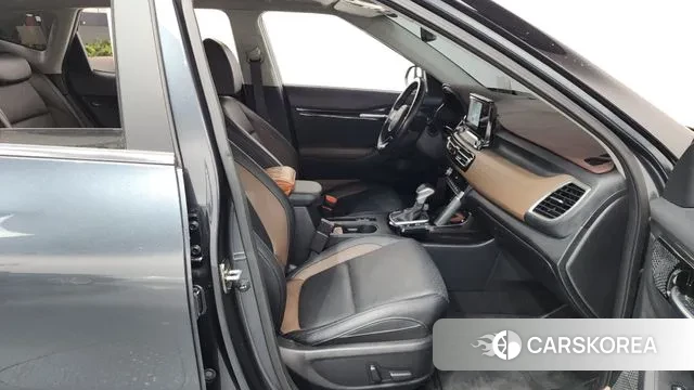 Kia Seltos 2022 Серый из Кореи, фото 2