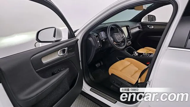 Volvo XC40 2020 Белый из Кореи, фото 2