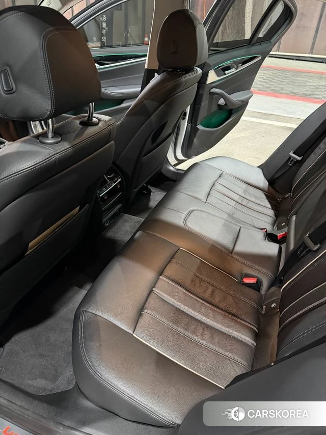 BMW 5 Series (G30) 2018 Белый из Кореи, фото 2