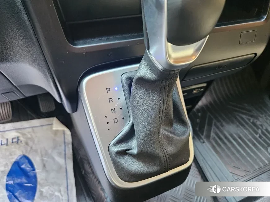 Hyundai Staria 2021 Серебристо-серый из Кореи, фото 2