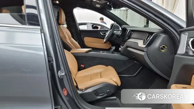 Volvo XC60 second Generation 2018 Серый из Кореи, фото 2