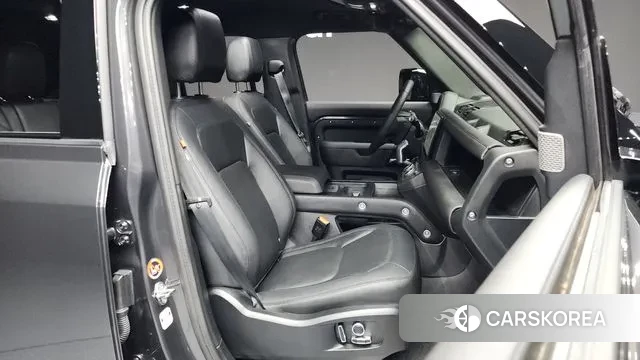 Land Rover Defender (L663) 2024 Серый из Кореи, фото 2