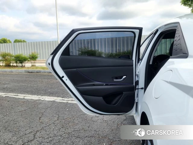 Hyundai The New Avante (CN7) 2023 Белый из Кореи, фото 2