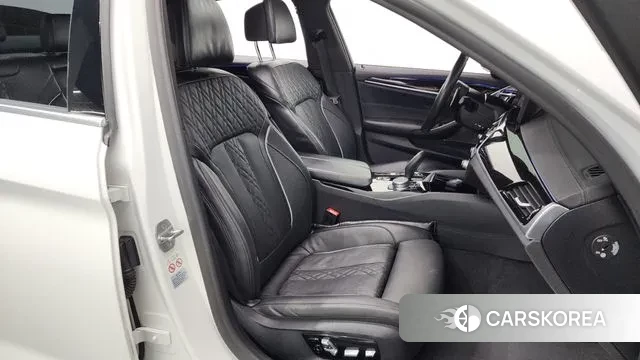 BMW 5 Series (G30) 2021 Белый из Кореи, фото 2