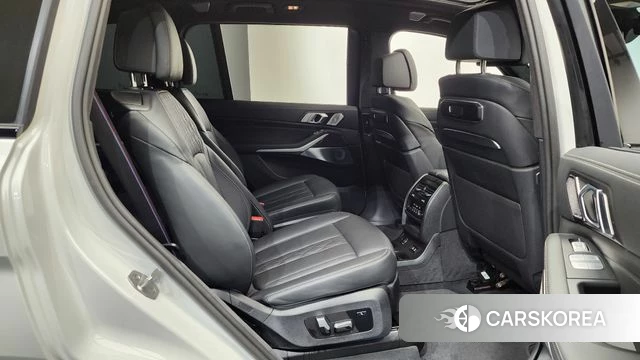 BMW X7 (G07) 2024 Белый из Кореи, фото 2