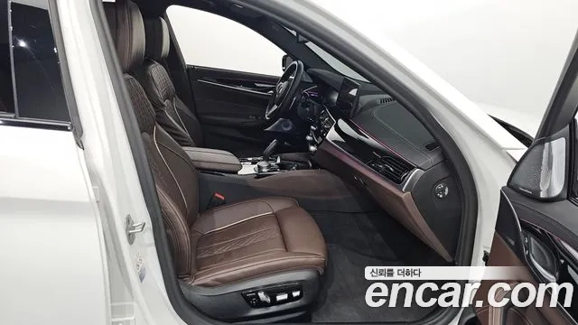 BMW 5 Series (G30) 2021 Белый из Кореи, фото 2