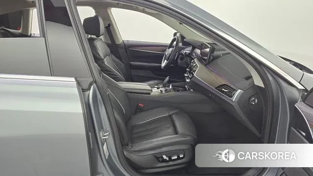 BMW 6 Series GT (G32) 2023 Серебристо-серый из Кореи, фото 2