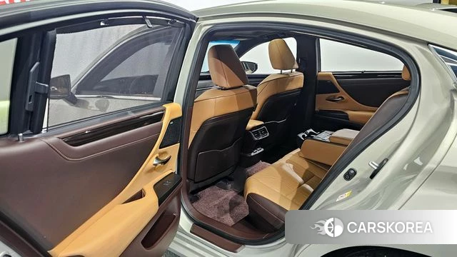 Lexus ES300h 7th generation 2019 Песочный из Кореи, фото 2