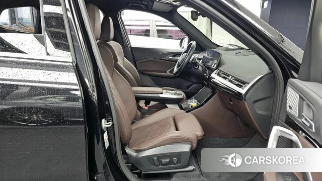 BMW X1 (U11) 2023 Черный из Кореи, фото 2
