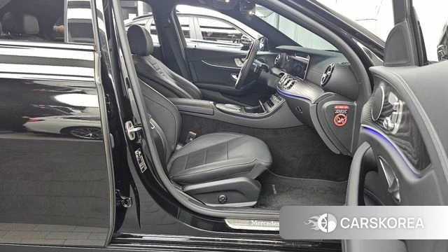 Mercedes-Benz E-Class W213 2023 Черный из Кореи, фото 2