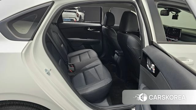 Kia The New K3 2nd generation 2023 Белый из Кореи, фото 2