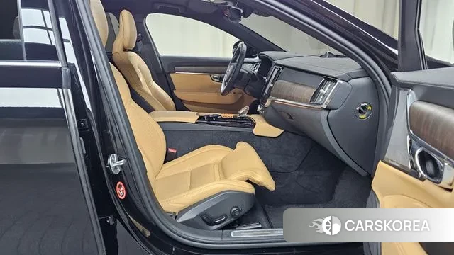 Volvo S90 2022 Черный из Кореи, фото 2