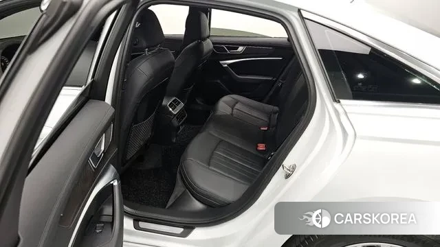 Audi A6 (C8) 2021 Белый из Кореи, фото 2