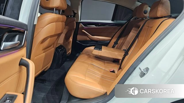 BMW 5 Series (G30) 2018 Белый из Кореи, фото 2
