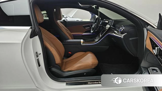 Mercedes-Benz CLE-Class C236 2025 Белый из Кореи, фото 2