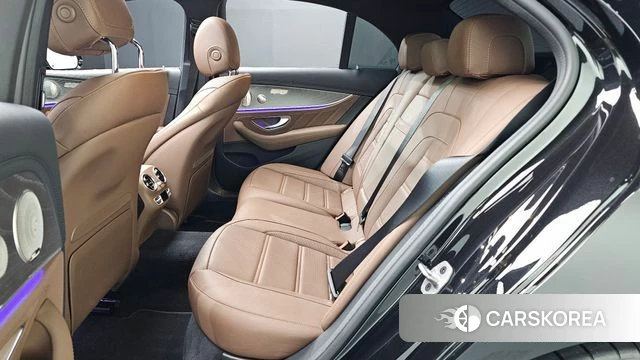 Mercedes-Benz E-Class W213 2023 Черный из Кореи, фото 2