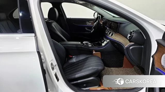 Mercedes-Benz E-Class W213 2020 Белый из Кореи, фото 2