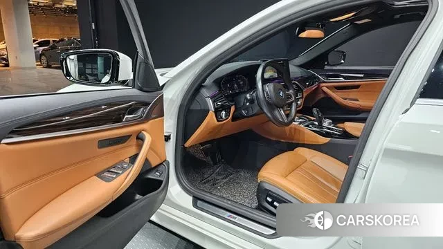 BMW 5 Series (G30) 2020 Белый из Кореи, фото 2