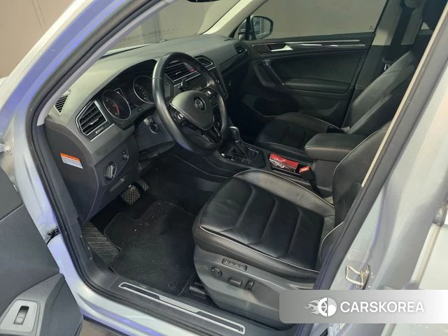 Volkswagen Tiguan second Generation 2018 Серебристо-серый из Кореи, фото 2