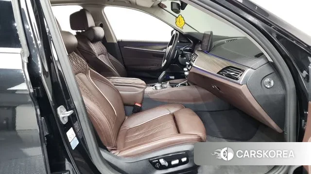 BMW 5 Series (G30) 2022 Черный из Кореи, фото 2