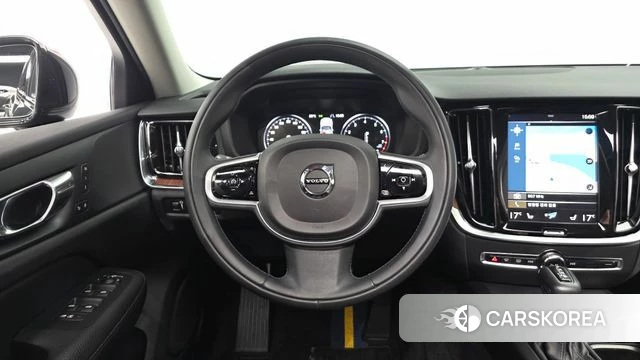 Volvo V60 Cross-Country 2nd Generation 2019 Черный из Кореи, фото 2