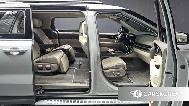 Kia The New Carnival 4th Generation 2024 Серебристо-серый из Кореи, фото 2