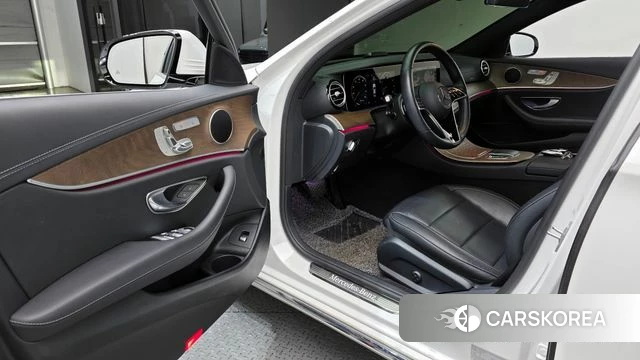 Mercedes-Benz E-Class W213 2022 Белый из Кореи, фото 2