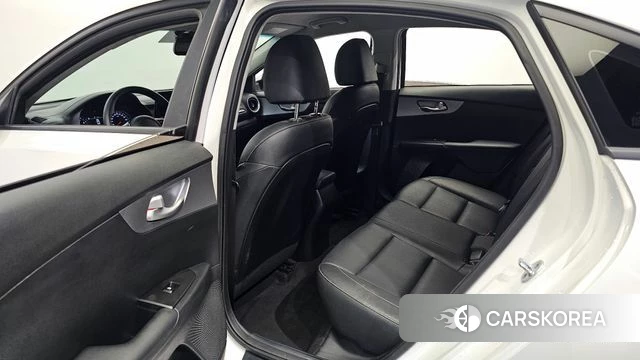 Kia The New K3 2nd generation 2022 Белый из Кореи, фото 2