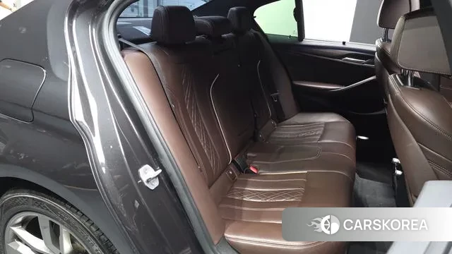 BMW 5 Series (G30) 2018 Серый из Кореи, фото 2