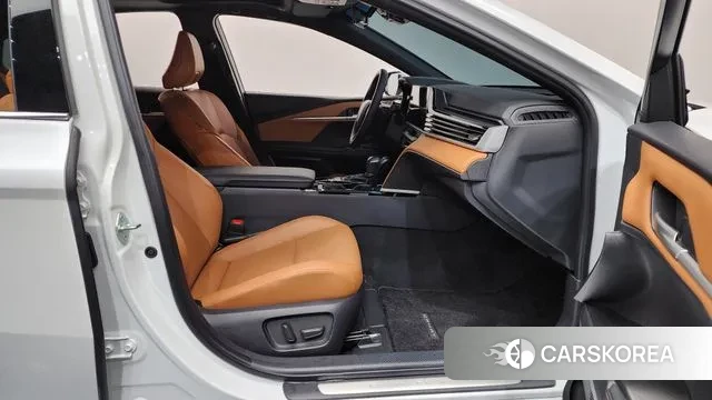 Toyota Camry (XV80) 2024 Белый из Кореи, фото 2