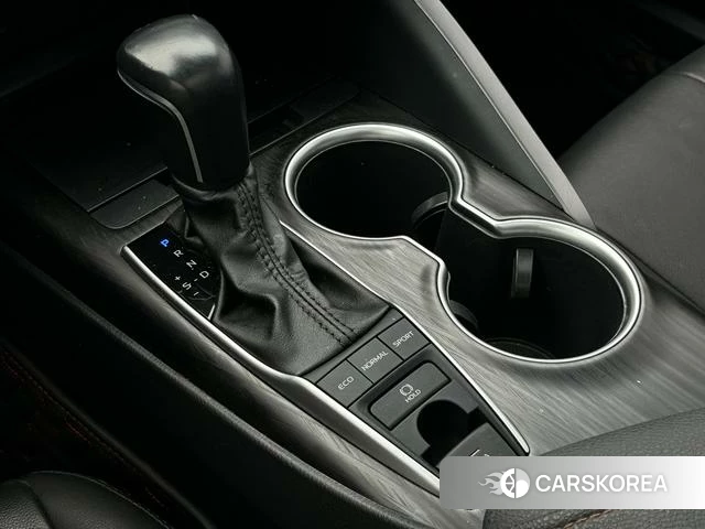 Toyota Camry 2022 Серебристо-серый из Китая, фото 2
