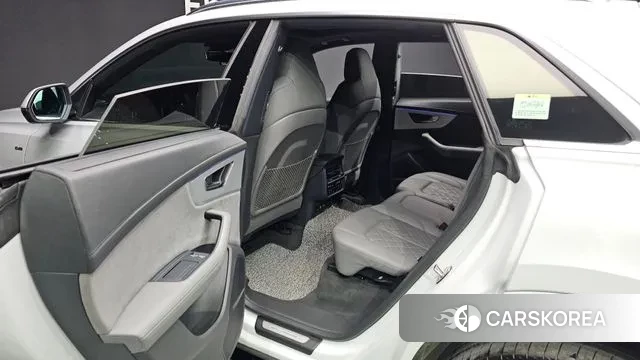 Audi Q8 (4M) 2021 Белый из Кореи, фото 2